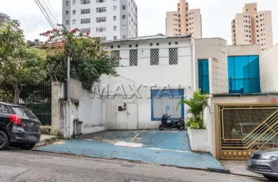 Casa comercial para locação, de 100m², com 2 banheiros e 1 vaga, em santana.