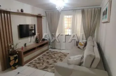 Casa à venda de 185 m² com 3 dormitórios, 2 banheiros e 2 vagas de garagem.