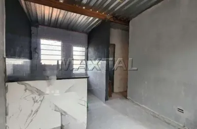 Casa para locação com 2 dormitorios , imóvel novo, recém-reformado. tremembe