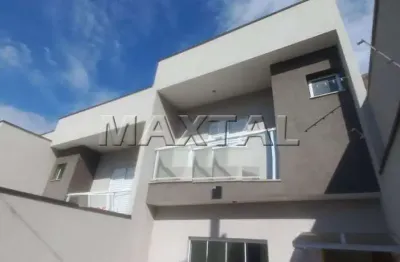 Sobrado novo à venda com 03 quartos, 03 banheiros e 02 vagas, na vila romero.