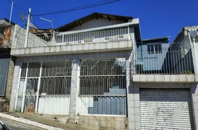 Sobrado com  2 dormitórios, sala, cozinha, terraço, copa e área de serviço