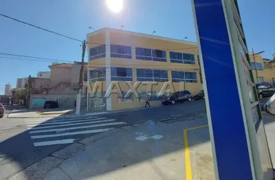 Prédio comercial à venda de 830m², área construída de 1200m² e 6 vagas de garagem.