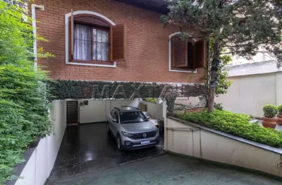 Casa em santana, com 6 dormitórios , 2 suítes , 4 banheiros e 3 vagas de garagem.