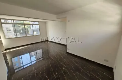 Apartamento à venda com sacada, 2 dormitórios, sendo 1 suíte, e uma vaga de garagem, em moema.