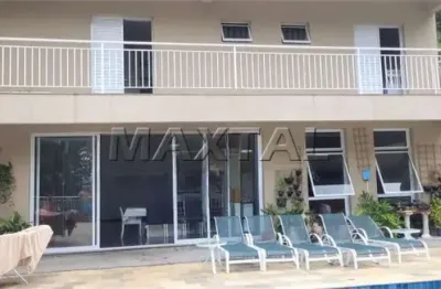 Sobrado em condomínio fechado em mairiporã, com 3 suítes, cozinha, área, piscina e 2 vagas.