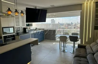 Apartamento à venda, de 62m² com 2 dormitórios, 1 suíte, 2 banheiros, 1 vaga todo mobiliado.