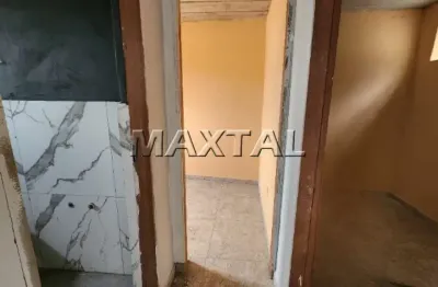 Casa para locação com 2 dormitorios , imóvel novo, recém-reformado no tremembé.