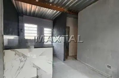 Casa para locação de 40m² com 2 dormitórios, no tremembé, parque da pedra.
