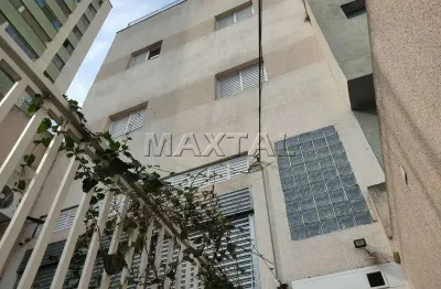 Apartamento de 2 dormitórios, com 45m², quintal grande e churrasqueira, no imirim.