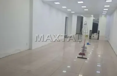 Loja em santana perto do metrô e comércio da região, com 4 metros de frente e bastante fundo.