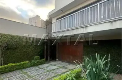 Sobrado à venda ou locação, de 250m², com 3 quartos e 2 vagas, na vila paulicéia.