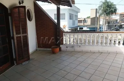 Sobrado para locação com 3 quartos, sendo 1 suíte, 4 banheiros e 2 vagas, no jardim guanca.