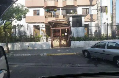 Apartamento para locação com 3 dormitórios sendo 1 suíte , 2 banheiros e 2 vagas de garagem.