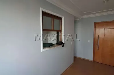 Apartamento com 65m², 2 dormitórios com armários, sala, cozinha planejada e 1 vaga.
