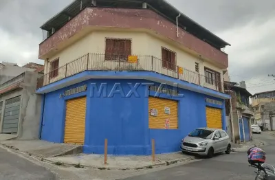 Casa 3 dormitórios, sala, cozinha, terraço por toda extensão, churrasqueira, de 120m².