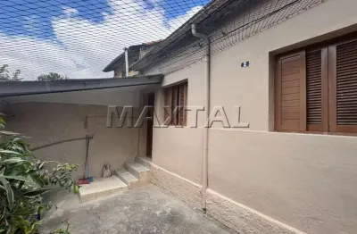Casa térrea de vila para locação, de 50m², sala, cozinha, 1 dormitório, 1 banheiro e 1 vaga.