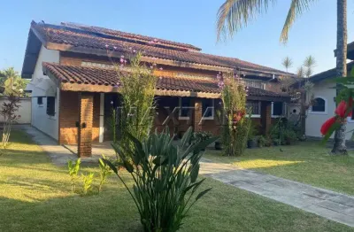 Casa à venda de 544,80m² com 3 dormitórios, 1 suíte e 5 vagas. em bertioga,  a 5 minutos da praia.