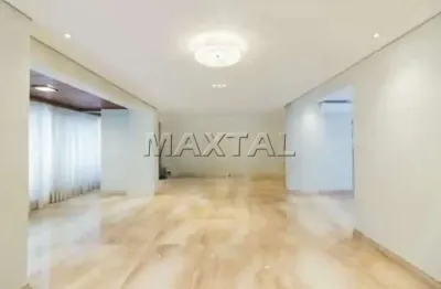 Apartamento para venda de 228m², com 4 quartos, 3 suítes, vagas para 3 carros, com lazer completo.