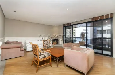 Apartamento com 245m² com 4 quartos sendo 3 suítes, copa, lavabo e 3 vagas garagem ótima localização