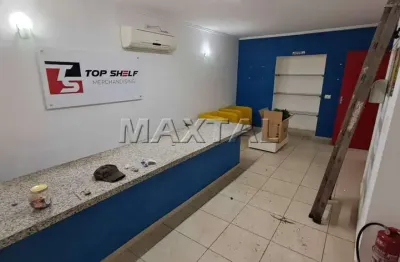 Prédio em região comercial com 3 andares, 5 salas com ar condicionado, todo em piso frio e 2 vagas
