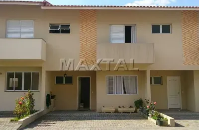 Sobrado à venda com 3 dormitórios, 1 suíte e 2 vagas, na vila paulistana.