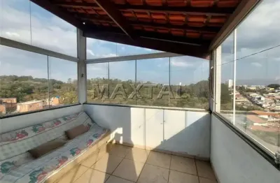 Sobrado à venda de 120m², com 3 dormitórios, 5 banheiros e 4 vagas, no jardim peri.