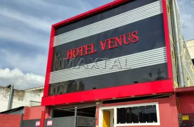 Prédio comercial completo ? 32 salas com banheiro e estacionamento para 40 carros