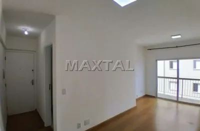 Apartamento à venda 02 dormitórios, sala, cozinha planejada, banheiro e 01 vaga.