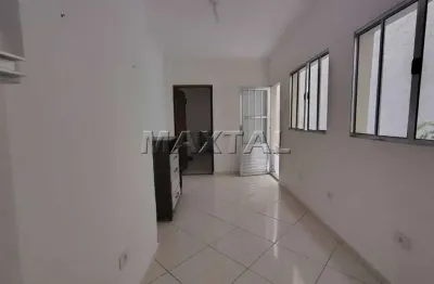 Casa para locação no imirim com quarto, sala, cozinha e banheiro.