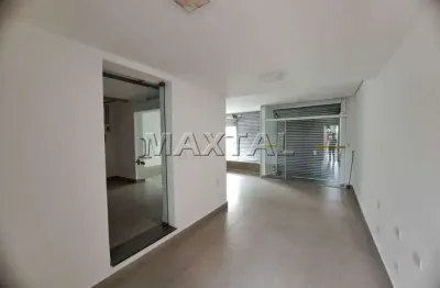 Loja para locação, próxima ao metrô com quatro salas e três banheiros, com 150m².