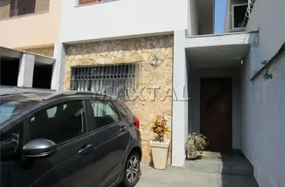 Sobrado à venda de 125m², com 3 dormitórios e 2 vagas, no horto florestal.