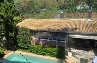 Casa disponível para venda ou locação de 435 m², com 03 suítes e 07 banheiros, em Alto de Pinheiros.