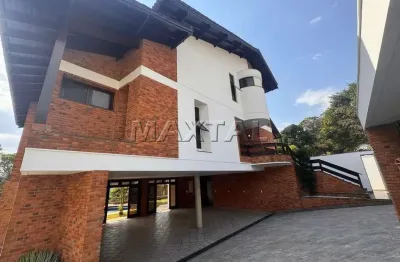 Sobrado em mairipora, com 3 suítes, 3 salas, piscina, 6 vagas, vista para cantareira.