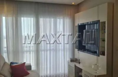 Apartamento à venda com 78m², 3 dormitórios (1 suíte), 2 vagas, varanda e excelente distribuição.