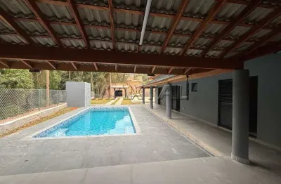 Chácara à venda com 1000m² de terreno, 200m² de construção no km 68 da rodovia castelo branco.