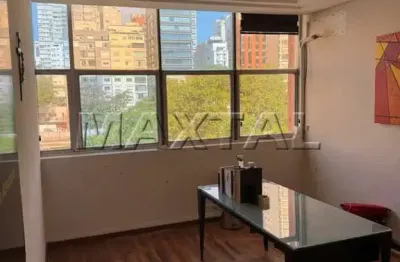 Imóvel comercial disponível para locação, com 64 m², 03 salas, 02 banheiros e 01 vaga, no pacaembu.