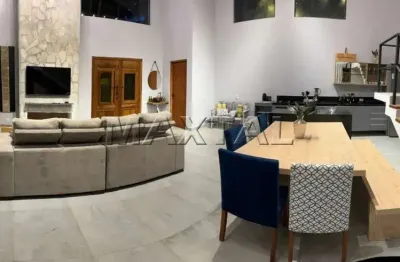 Casa de campo à venda de 300m², com 4 dormitórios, 6 banheiros e 10 vagas, em atibaia.