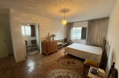 Casa à venda de 218 m², com 03 suítes e 03 vagas de garagem, no bosque da saúde.