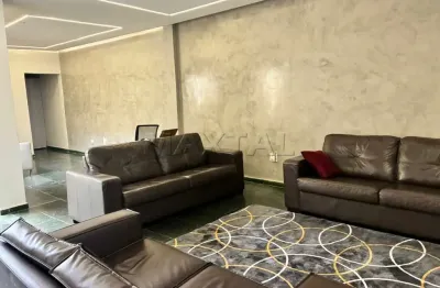 Casa para locaçãoa com 3 suites, vaga de garagem próxima ao centro comercial e metrô.