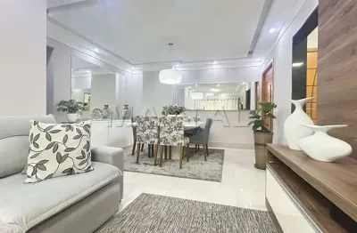 Apartamento à venda na praia grande, 130 m², 3 suítes, 1 sala e 2 vagas de garagem.