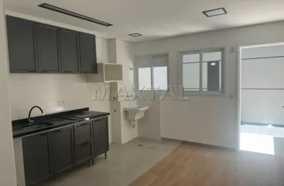 Studio de 29,64 m² semi mobiliado, com piso laminado e porcelanato gardem, com preparação para ar.