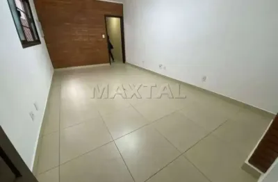 Sobrado para alugar na água fria com 200m², com 3 dormitórios, 3 suítes, 3 banheiros e 2 vagas.