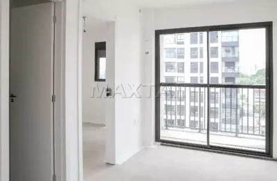 Apartamento à venda de 40 m², com sacada, 02 dormitórios, no bairro água branca.