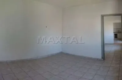 Casa térrea com 3 cômodos, quarto, sala e cozinha com banheiro e área de serviço na vila bela