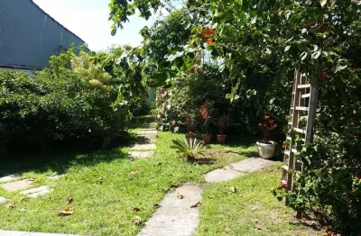 Casa na vila tupy itanhaém, 4 suítes, 3 banheiros, sala ampla, sala de jogos, garagem para 4 carros.