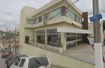 Loja comercial na avenida coronel sezefredo fagundes com 300m², com 2 salas, 3 banheiros e 5 vagas.