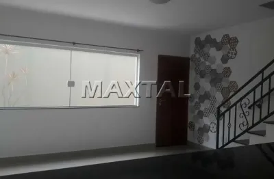 Sobrado à venda com 2 suítes, cozinha americana, 1 vaga coberta e 1 para moto na região do Lauzane.