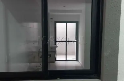 Apartamento com 28,5 m², 1 dormitório, 1 banheiro e elevador, em prédio de 2 andares no tucuruvi.