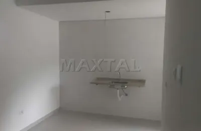 Apartamento com 32,5 m², 1 dormitório, 1 banheiro, elevador, prédio de 3 andares na parada inglesa.