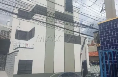 Apartamento com 43 m², 2 dormitórios, 1 suíte, elevador, prédio de 3 andares na parada inglesa.